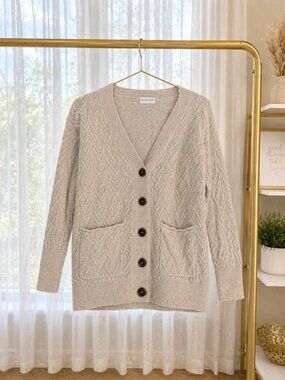 Olive & Oak Neutral Beige Cable Knit V-Neck Cardigan